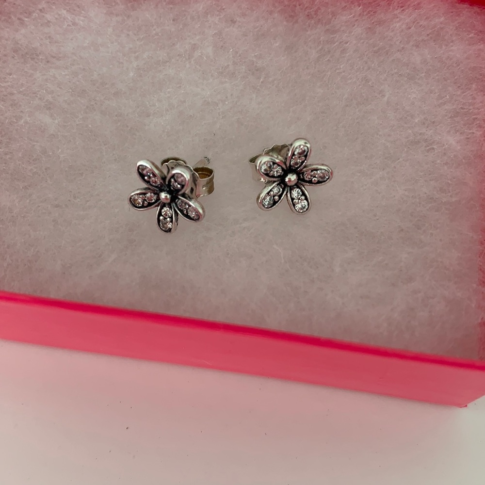 Dazzling Daisy Pandora Earrings